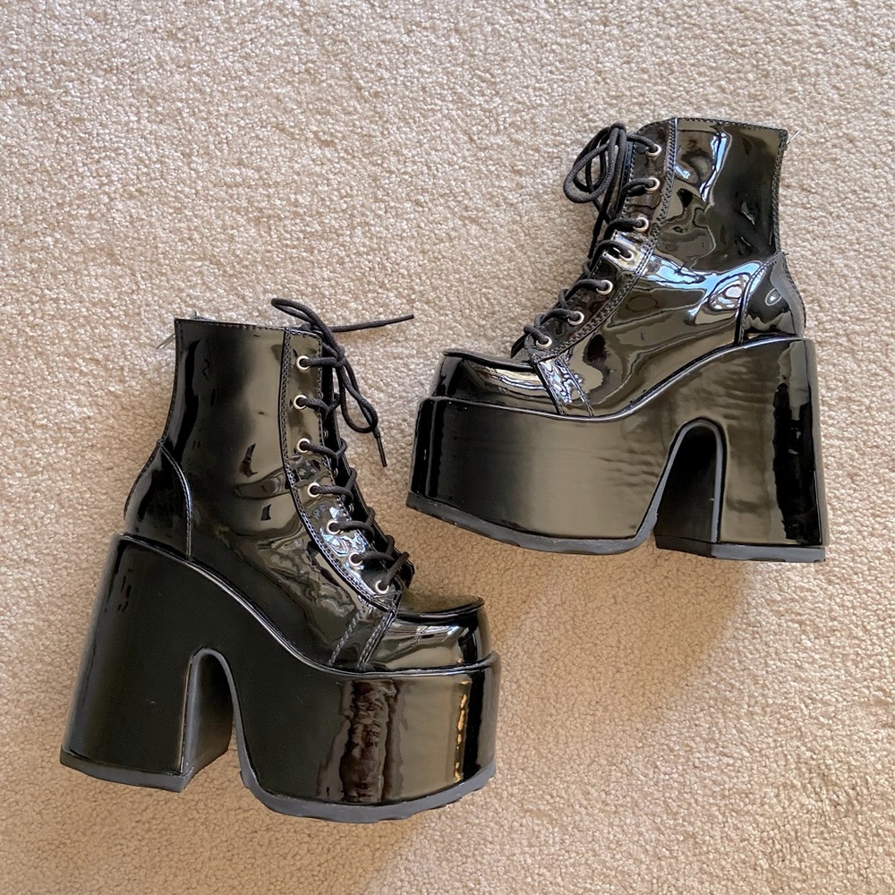 Demonia Camel-203 (Never worn)